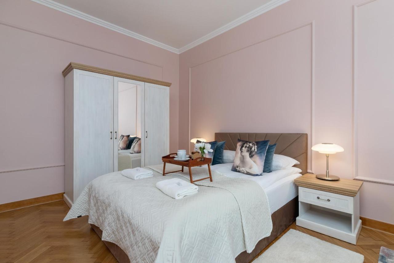 Luxurious & Unique Apartment Mickiewicza Cracow By Renters Prestige Cracovia Exterior foto